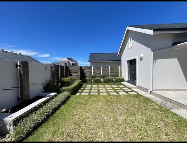 2 BEDROOM PROPERTY TO RENT IN KEURBOOMS
